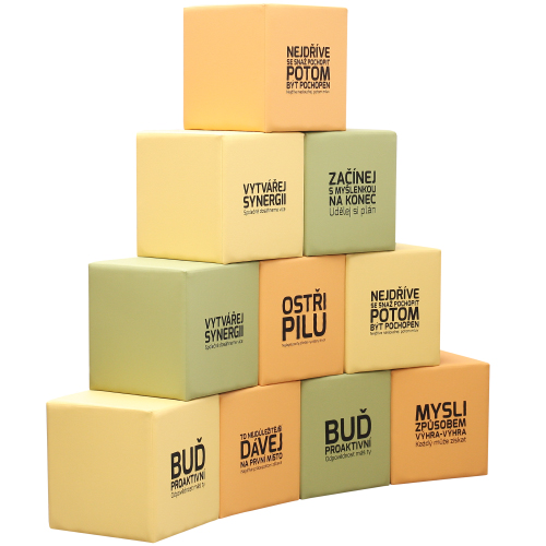 Čalouněné taburety a kostky s obrázkem